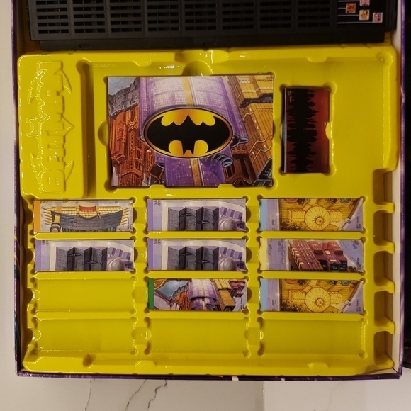 Mattel Batman Gotham City Mystery Game Ages 7+ 2-5 Players 2003 - Picture 4 of 10